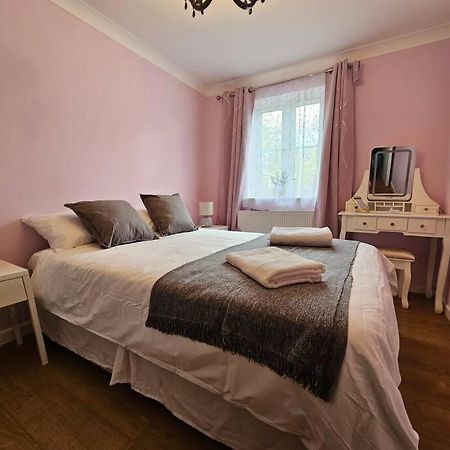 Apartamento Lovely Flat Close To Shepherd'S Bush Londres Exterior foto