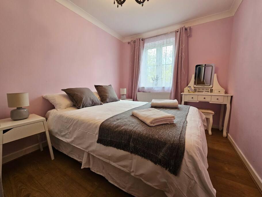 Apartamento Lovely Flat Close To Shepherd'S Bush Londres Exterior foto