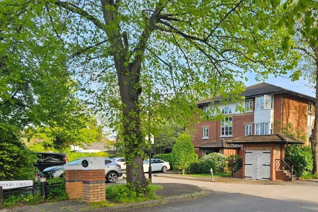 Apartamento Lovely Flat Close To Shepherd'S Bush Londres Exterior foto
